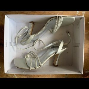 Stunning strappy sliver sandals, women’s size 10